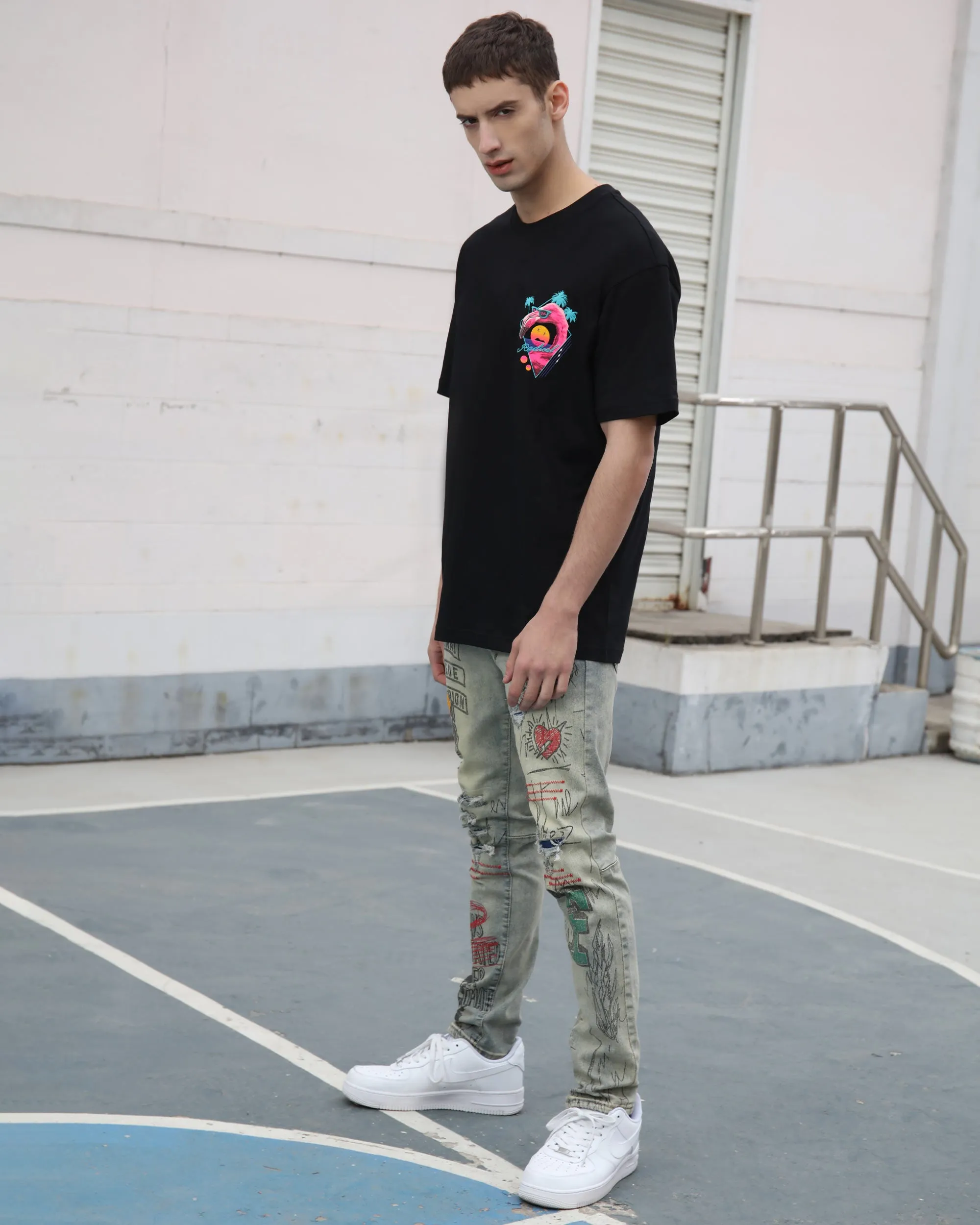 Detailing Graffiti Ripped Blue Washed Jeans