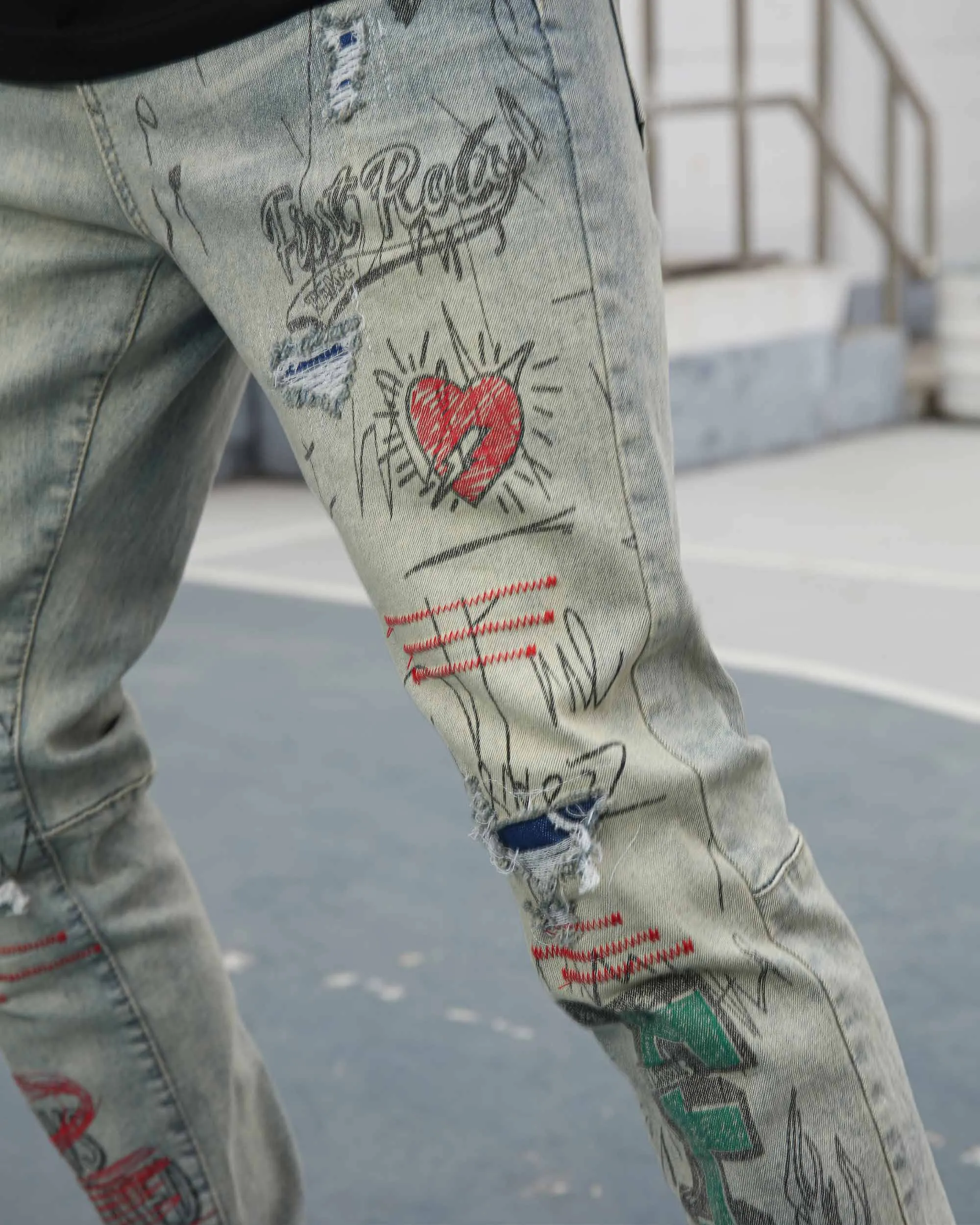 Detailing Graffiti Ripped Blue Washed Jeans