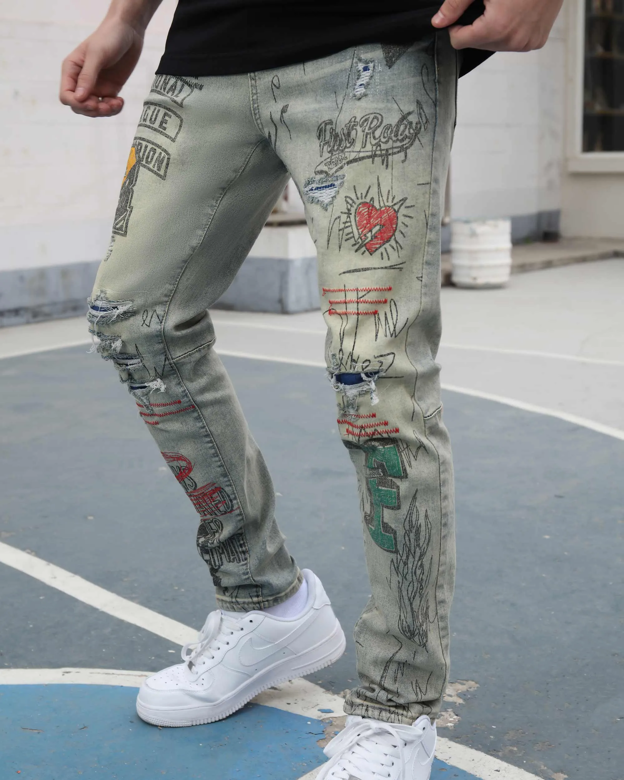 Detailing Graffiti Ripped Blue Washed Jeans