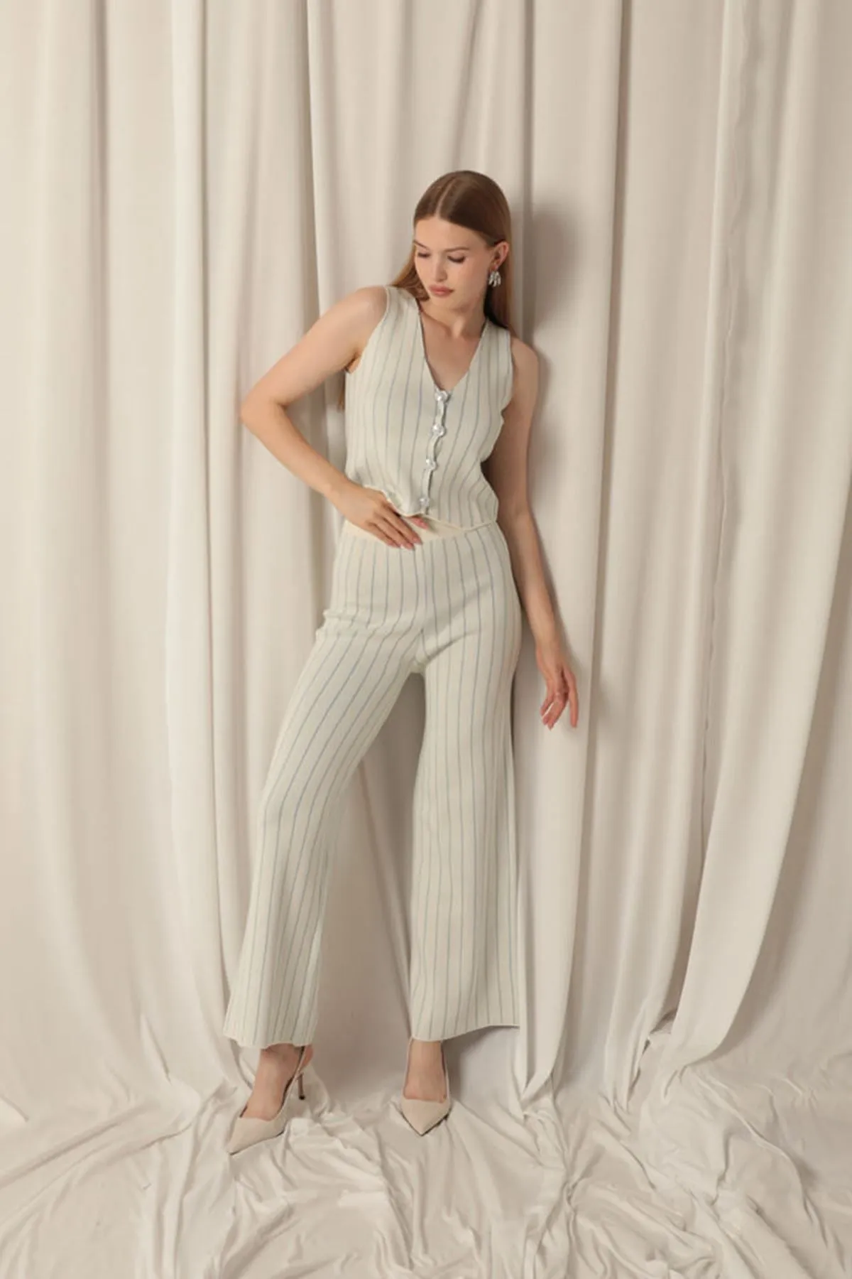 KKT Ecru Women's Suit with Knitted Fabric Vest - Clamart