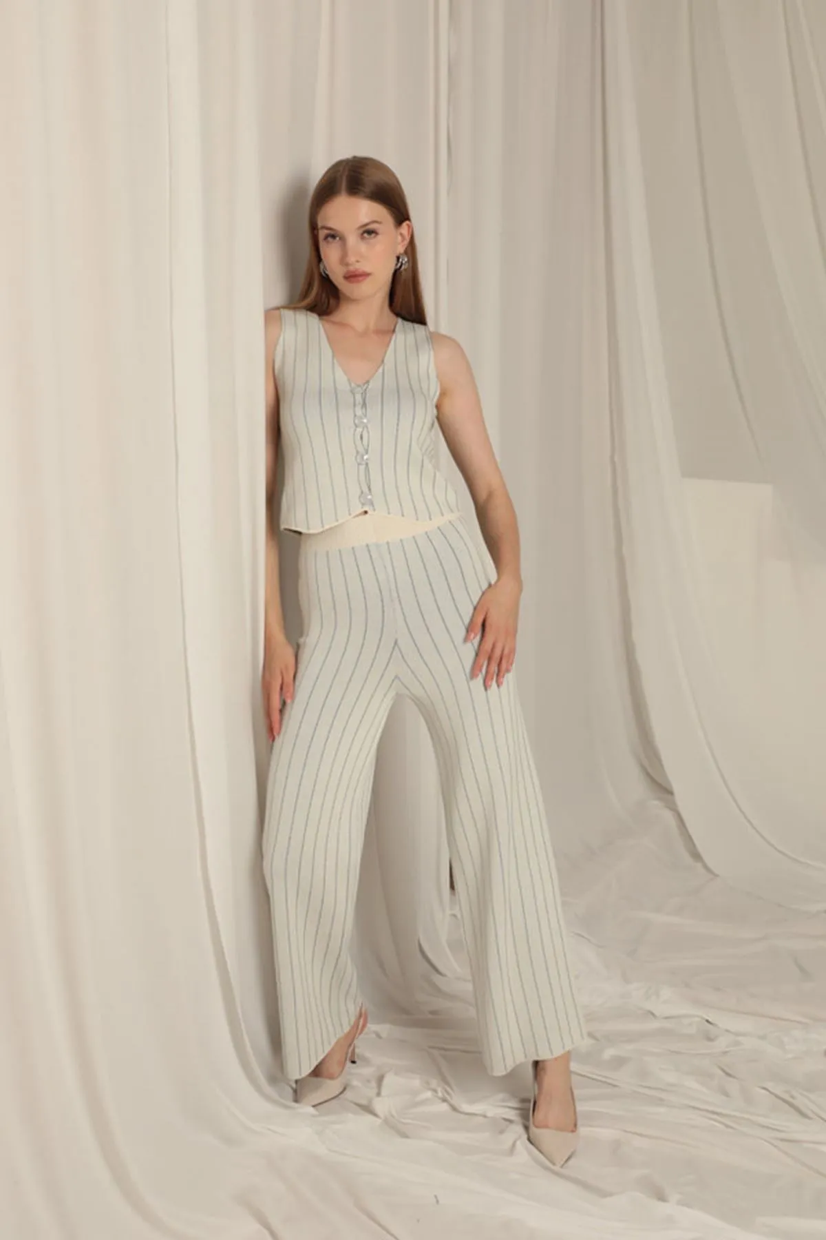 KKT Ecru Women's Suit with Knitted Fabric Vest - Clamart