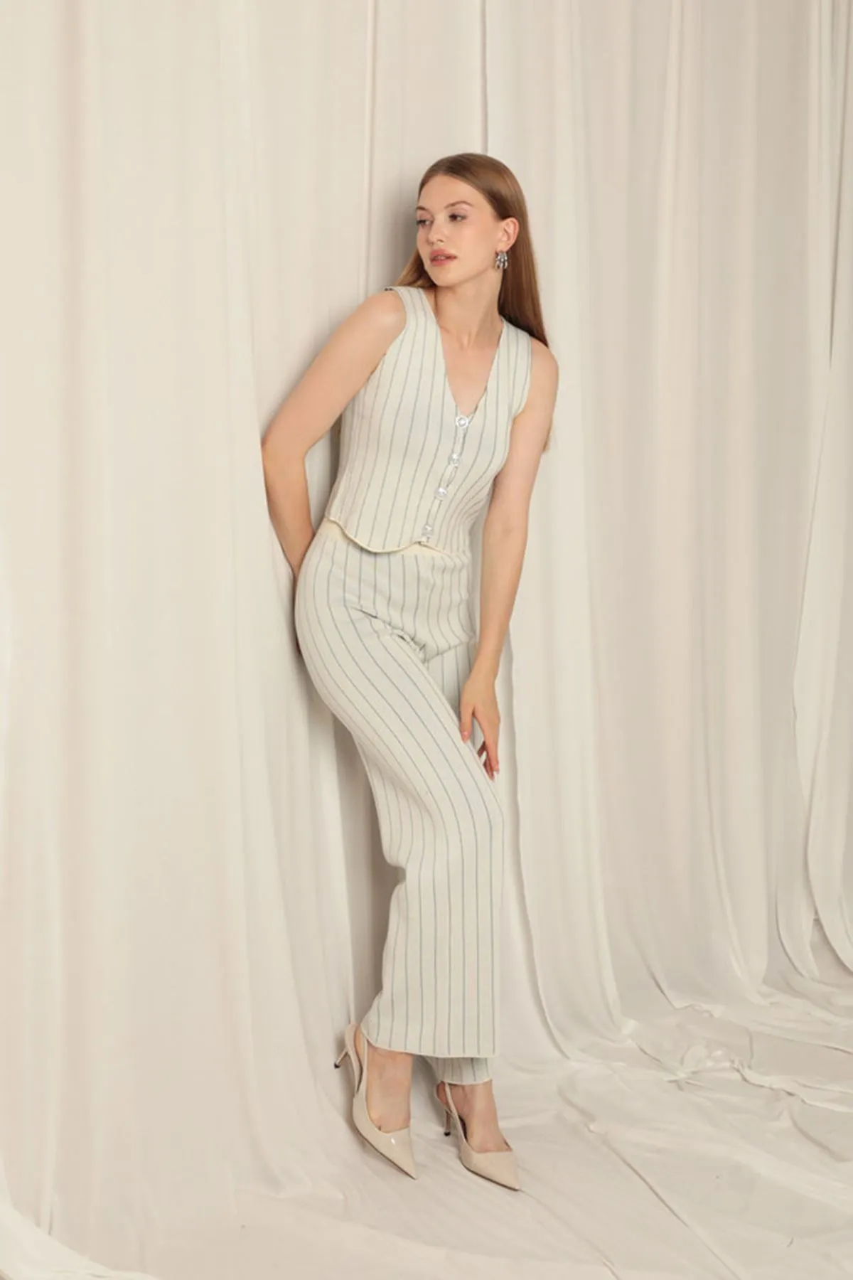 KKT Ecru Women's Suit with Knitted Fabric Vest - Clamart