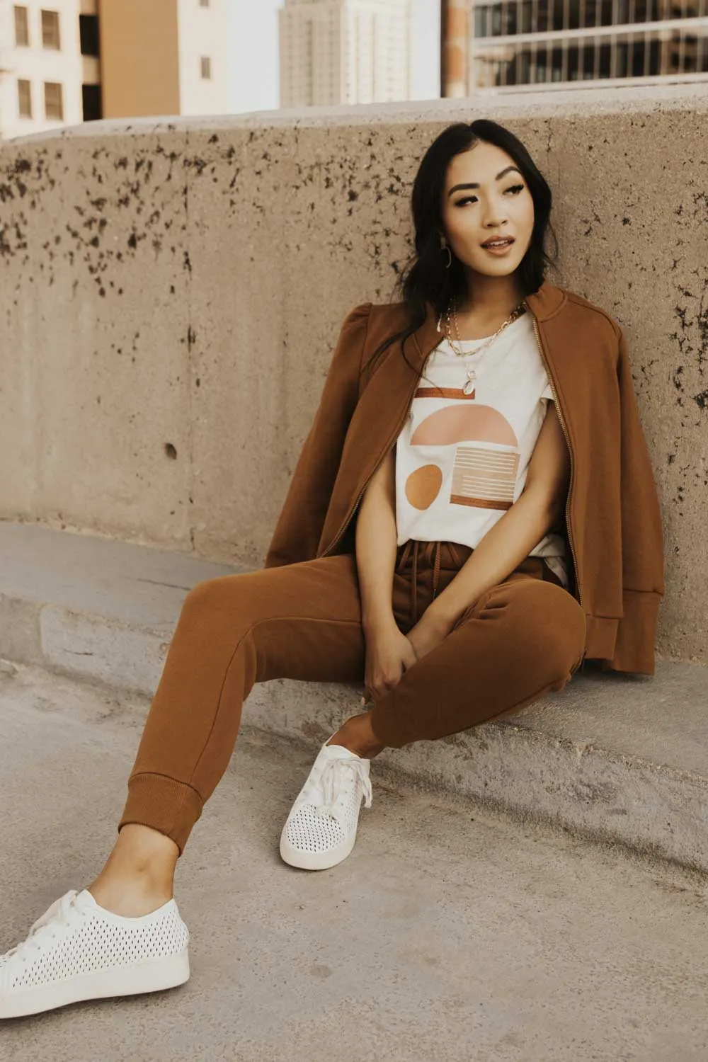 Kourtney Zipper Sweatshirt in Camel