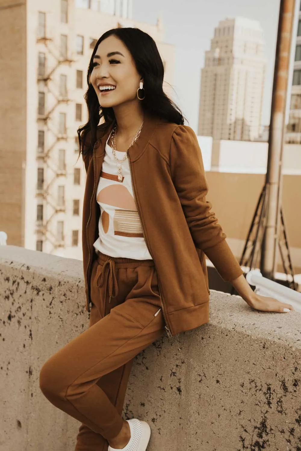 Kourtney Zipper Sweatshirt in Camel
