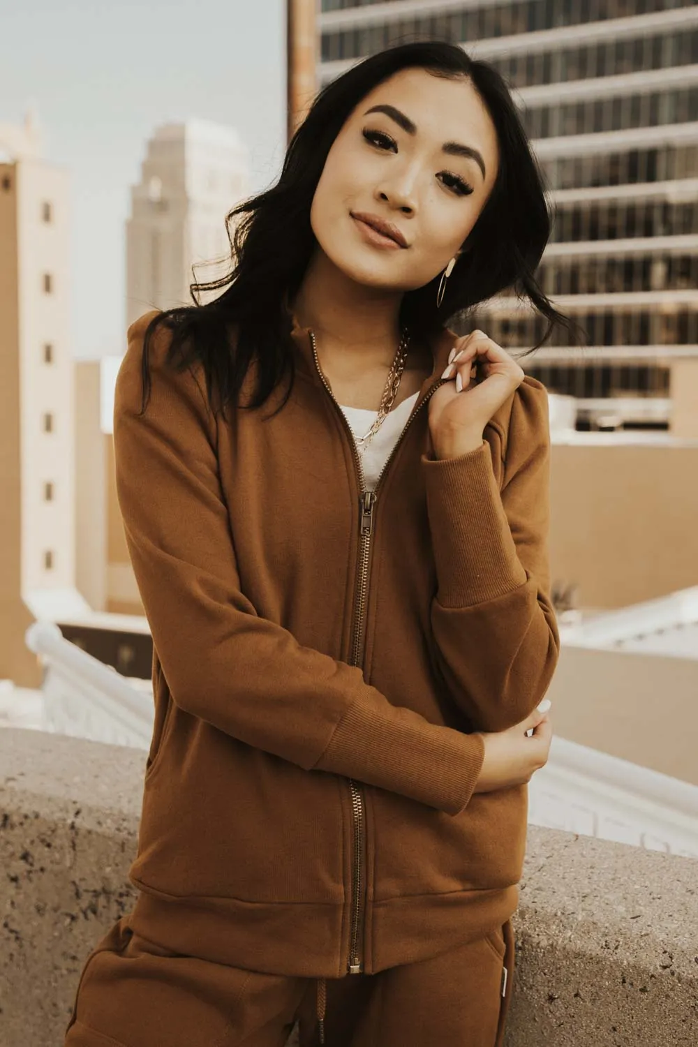 Kourtney Zipper Sweatshirt in Camel
