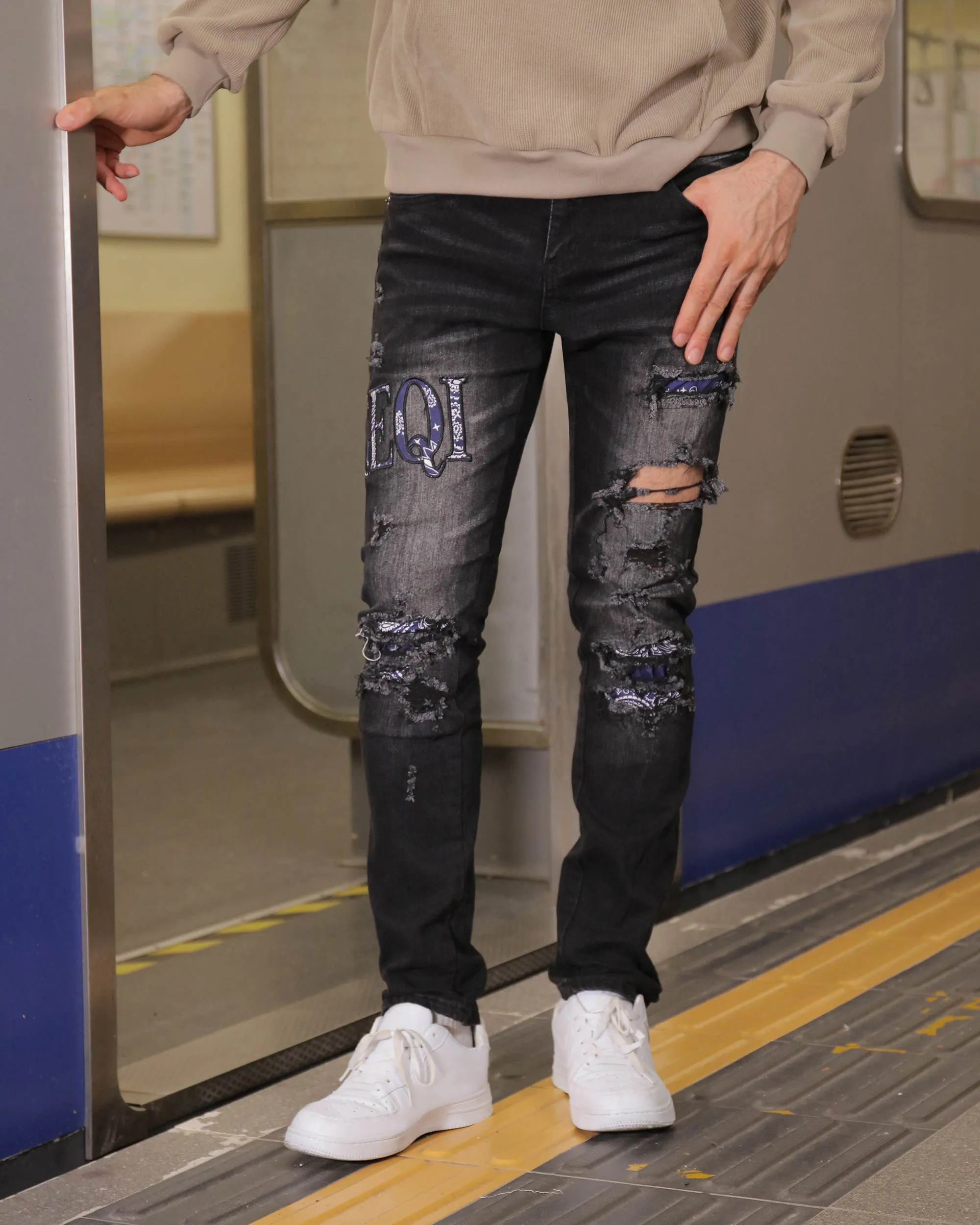 LOGEQI Black Ripped Jeans with Bold Rips-Mexico Local Delivery