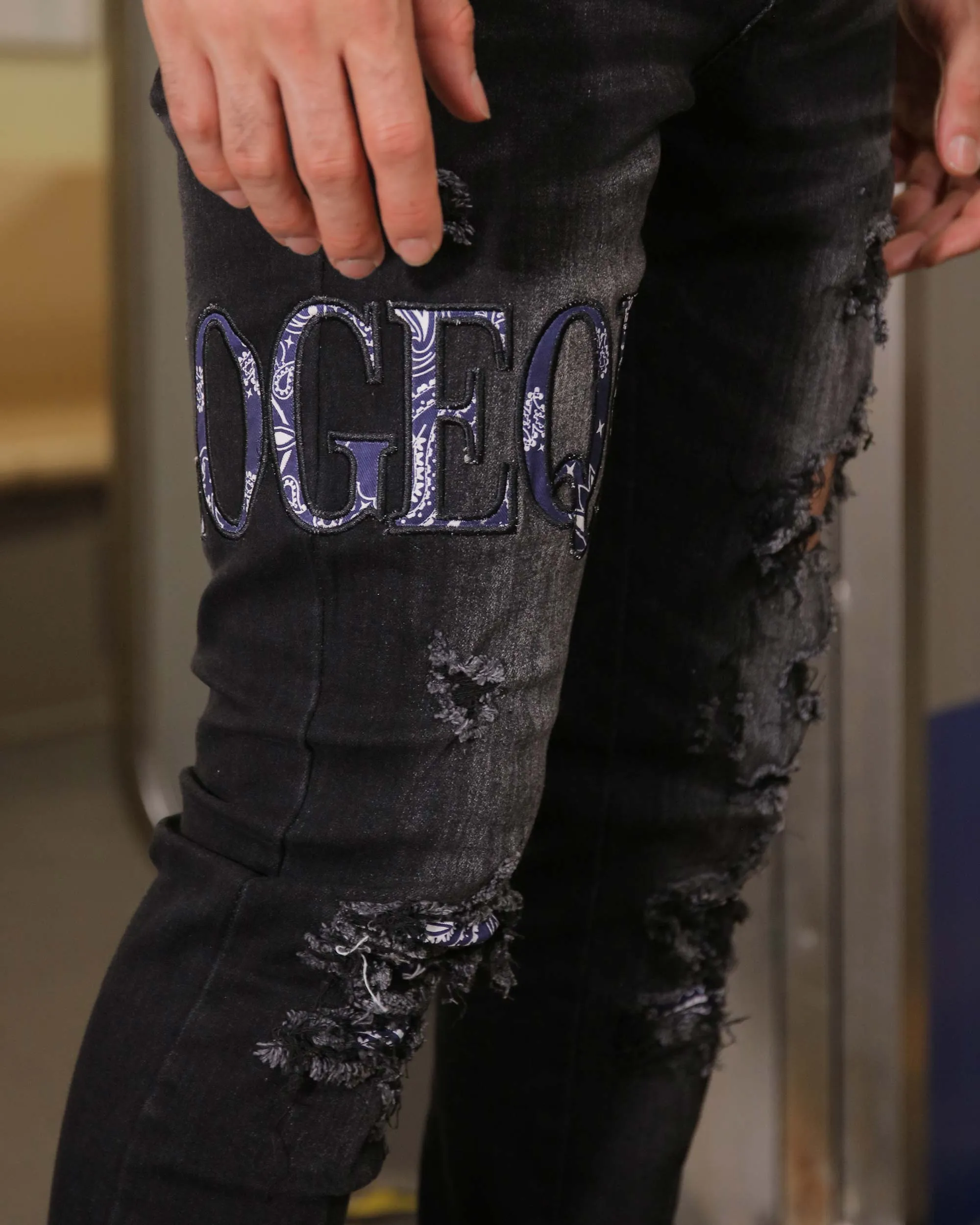 LOGEQI Black Ripped Jeans with Bold Rips-Mexico Local Delivery