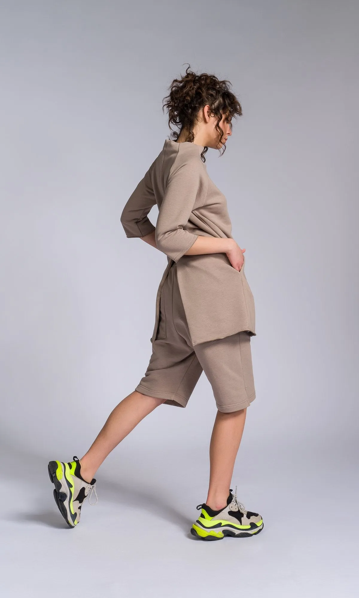 Two-piece Set of Tunic Sweatshirt with Zipper Slits and Cotton Shorts