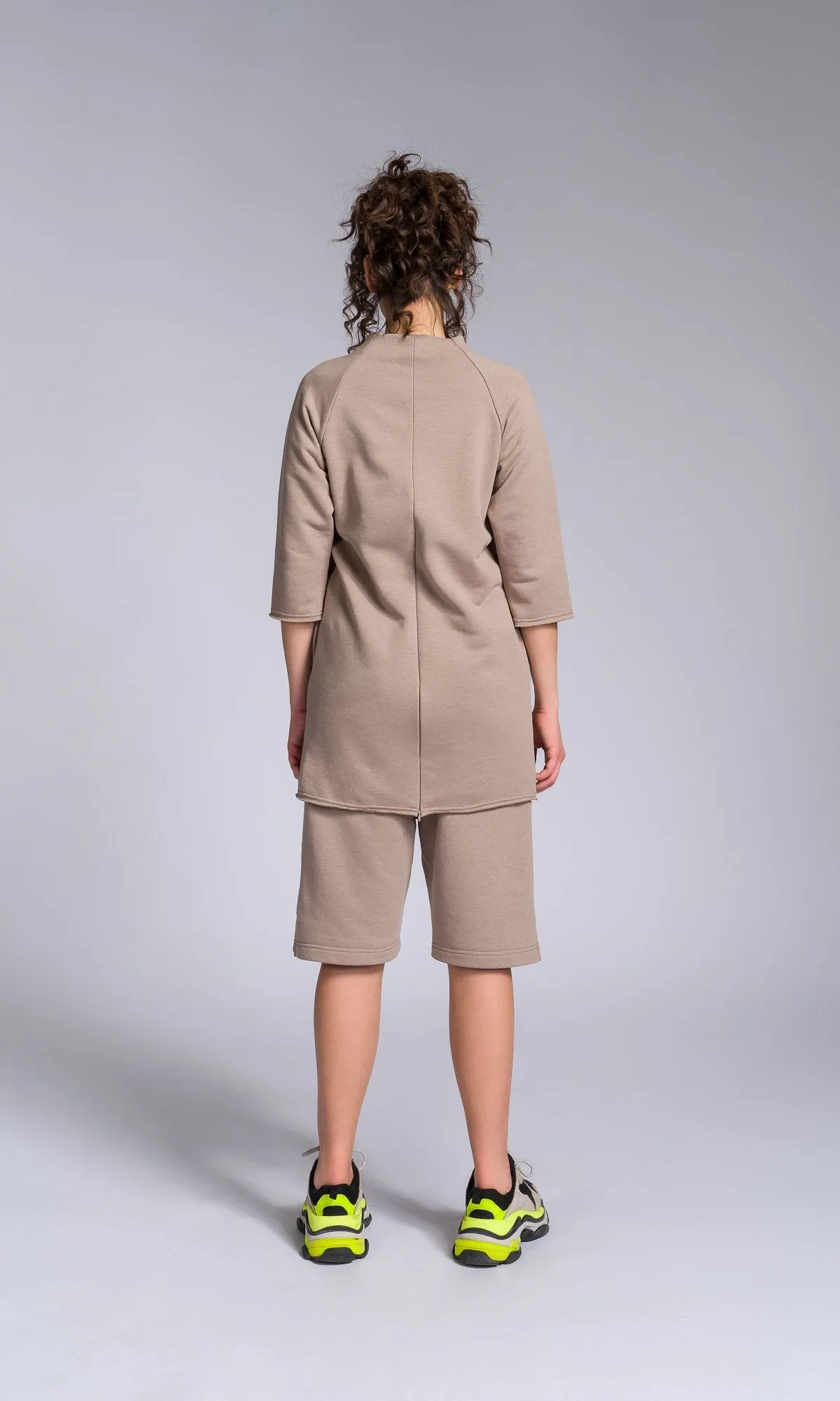 Two-piece Set of Tunic Sweatshirt with Zipper Slits and Cotton Shorts