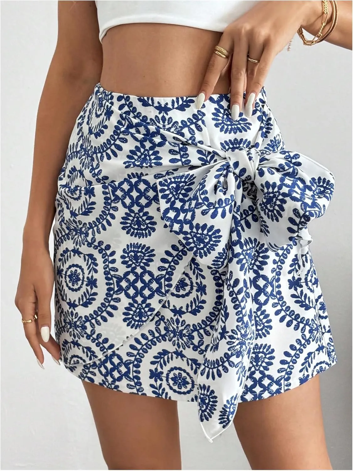 WDIRARA Women's Allover Print Knot Side High Waist Wrap Skirt Zipper Back Boho Mini Skirt