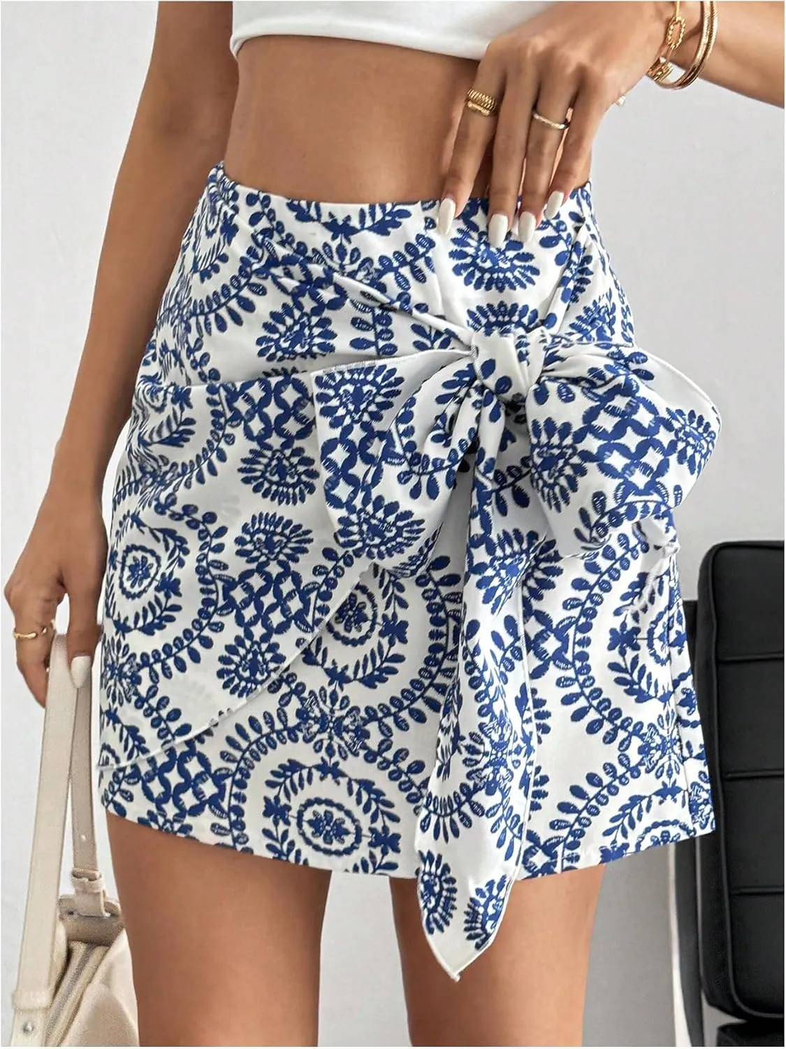 WDIRARA Women's Allover Print Knot Side High Waist Wrap Skirt Zipper Back Boho Mini Skirt