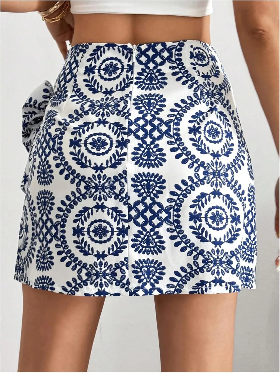 WDIRARA Women's Allover Print Knot Side High Waist Wrap Skirt Zipper Back Boho Mini Skirt